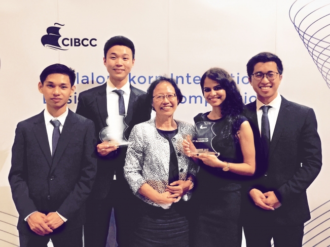 SMU Team Cognitare clinches gold and silver at the 4th Chulalongkorn International Business Case Competition